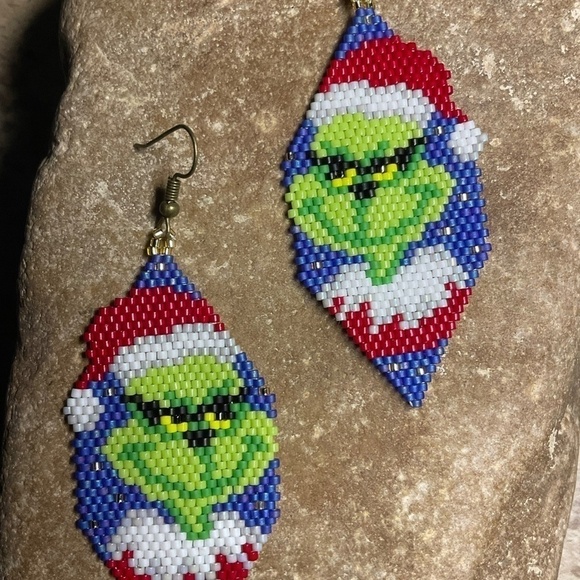 Grinch Beaded Earrings, New, Handmade by Me - Picture 5 of 8